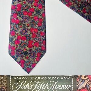Luxury SAKS FIFTH AVENUE Exclusive Bold Red & Tan Floral All Silk Classic Tie